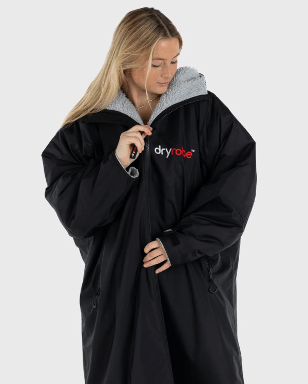 Advance-Long-Sleeve-Black-Grey-Dryrobe.png Advance Long Sleeve, Black / Grey, Dryrobe
